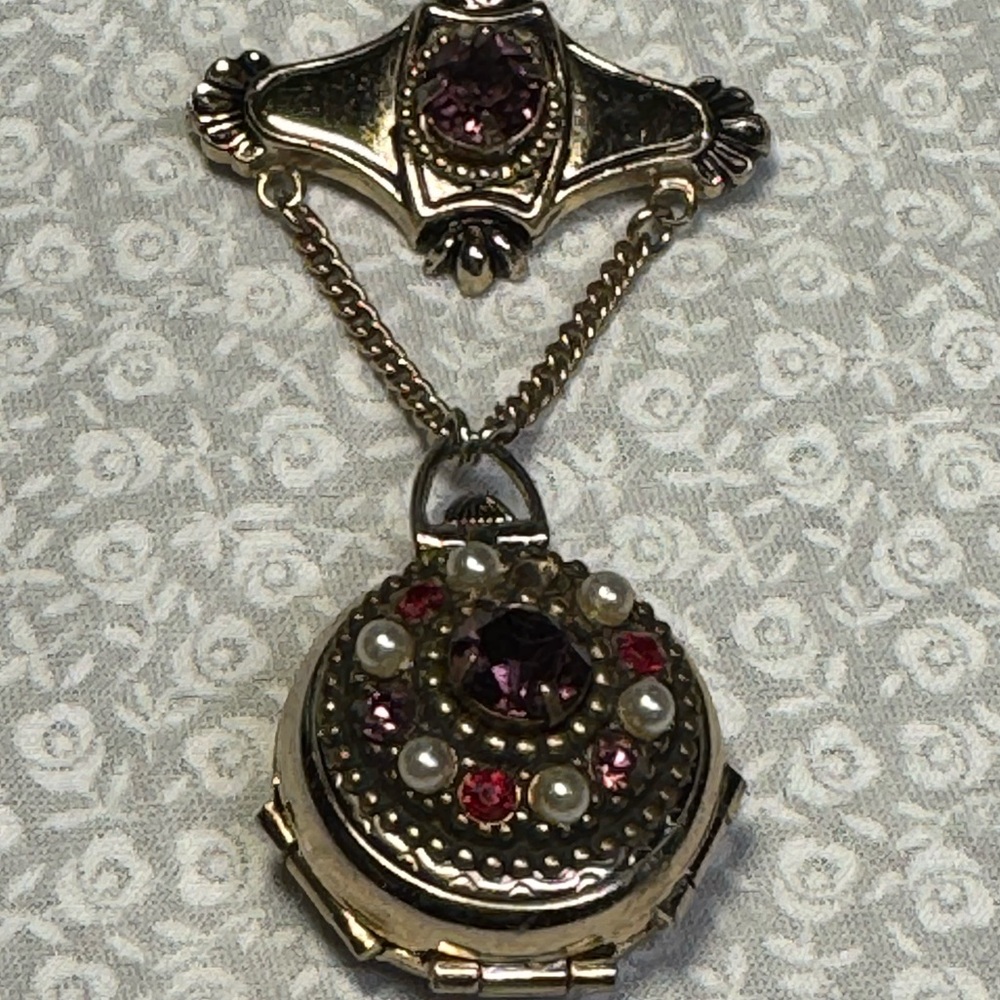 Brooch 3 hinges opens for photos 2.75”gold tone pearl rhinestones pin VINTAGE